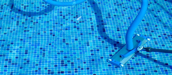 Matériel piscine Toulon : acheter un robot piscine, pompe à chaleur piscine  Var